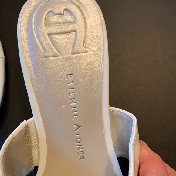 • Etienne Aigner Kyros thong sandals - Picture 4 of 7